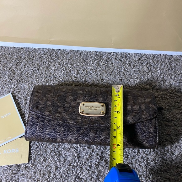 ❤️SOLD❤️Michael Kors Jet Set Flap Wallet - Picture 6 of 6